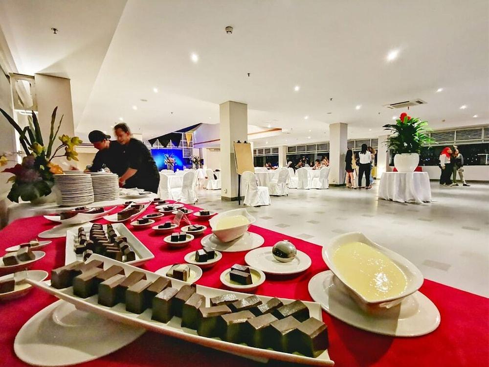 Pasar Baru Square Hotel