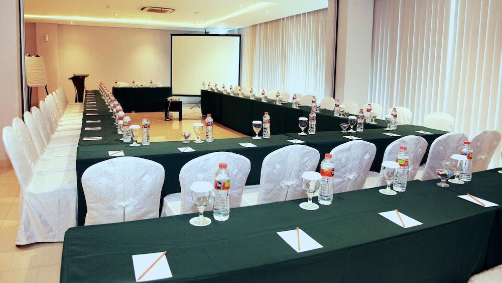 Hotel Pasar Baru Square 3*