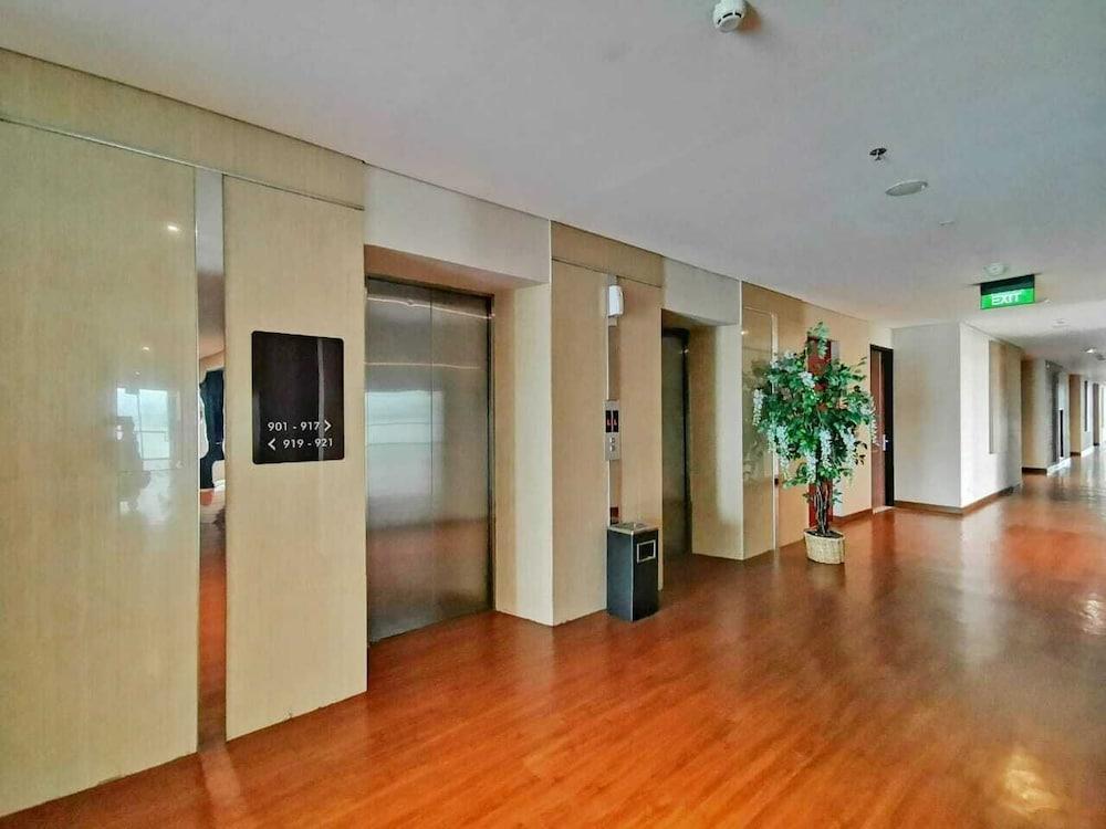 Pasar Baru Square Hotel 3*